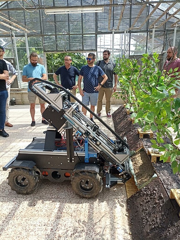 Robot „Gari“ pomaže u uzgoju borovnica