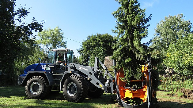 Novi Sad dobija mašinu za presađivanje drveća