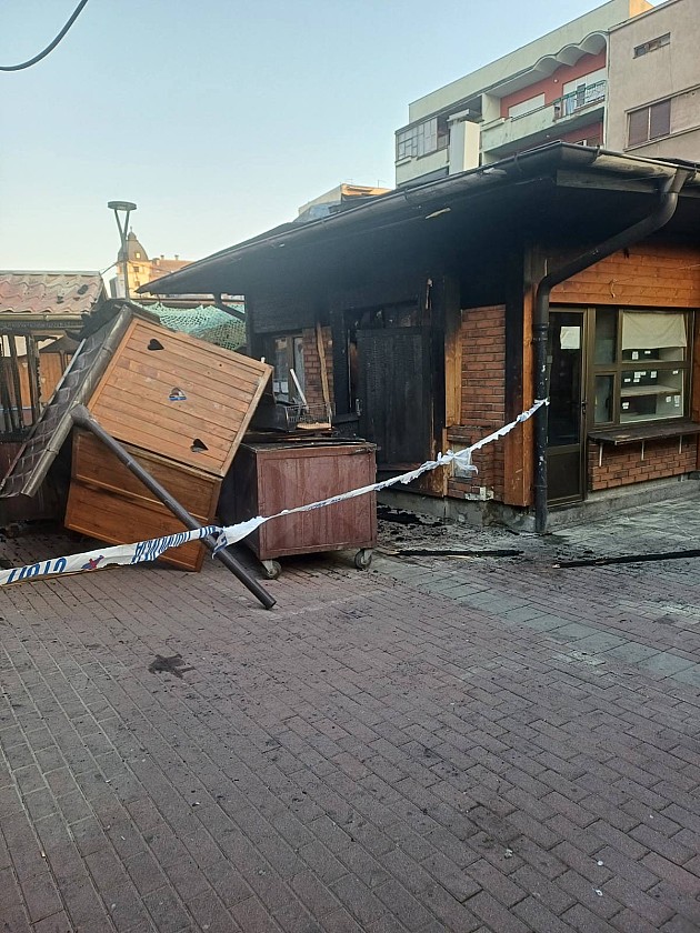 Tokom noći izbio požar na Ribljoj pijaci, gorela drvena kućica