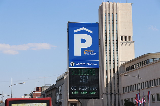 Otvorena podzemna garaža u ulici Modene
