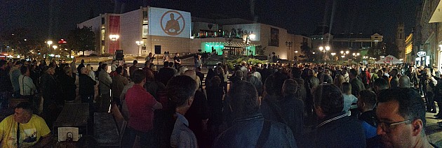 Nekoliko stotina građana večeras na protestu Saveza za Srbiju