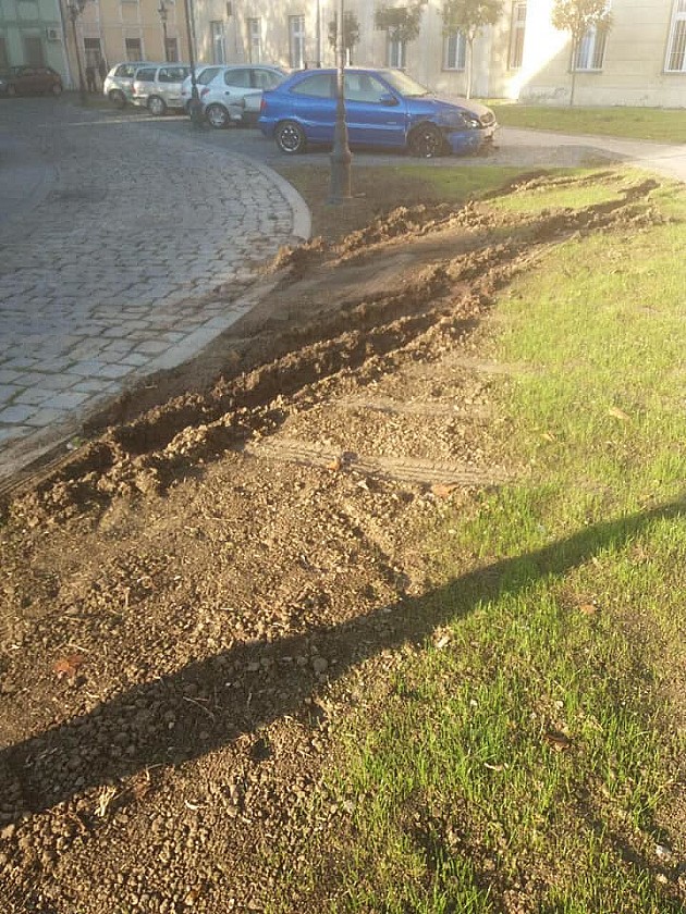 Za mesec dana dva puta uništen tek rekonstruisan travnjak u Petrovaradinu