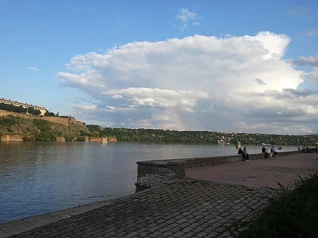 Volonteri čistili otpad na obali Dunava i Petrovaradinskoj tvrđavi