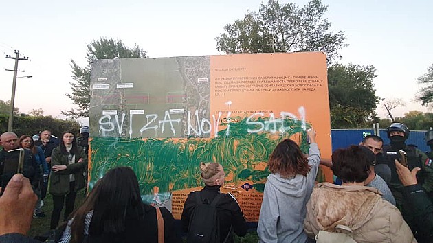 Završen protest na Šodrošu, aktivisti probili kordon i srušili ogradu 
