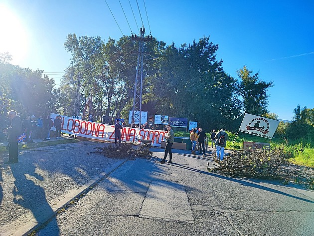 Ekološki aktivisti blokirali prilaz Šodrošu da bi zaustavili građevinske mašine