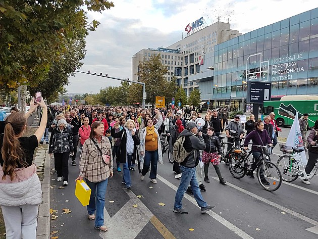 Šesnaestominutnom tišinom kod Železničke stanice završen protestni „Marš slobode” 