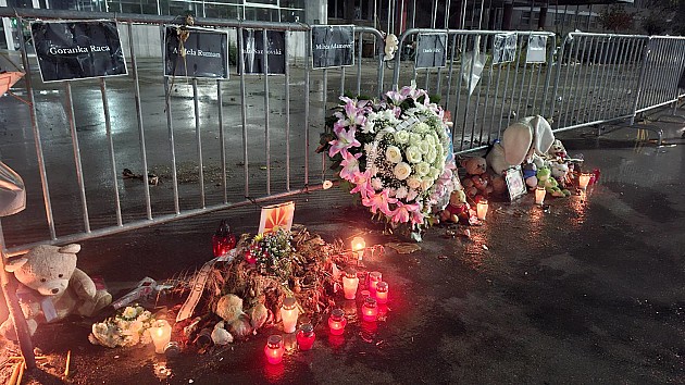 Sinoć odata počast stradalima na Železničkoj stanici i upućen poziv građanima Srbije da dođu 1. novembra u Novi Sad