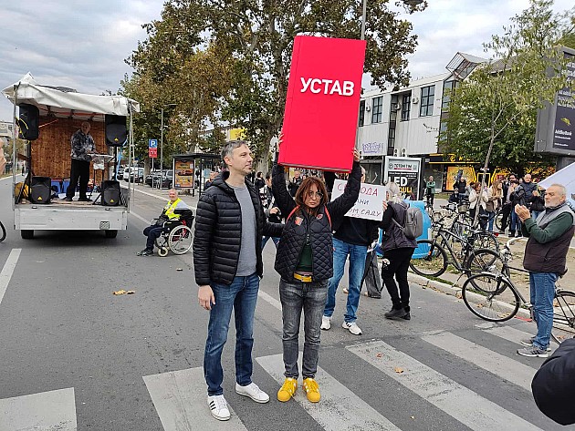Šesnaestominutnom tišinom kod Železničke stanice završen protestni „Marš slobode” 