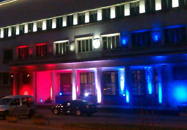 Zgrada Pokrajinske vlade u bojama francuske zastave 