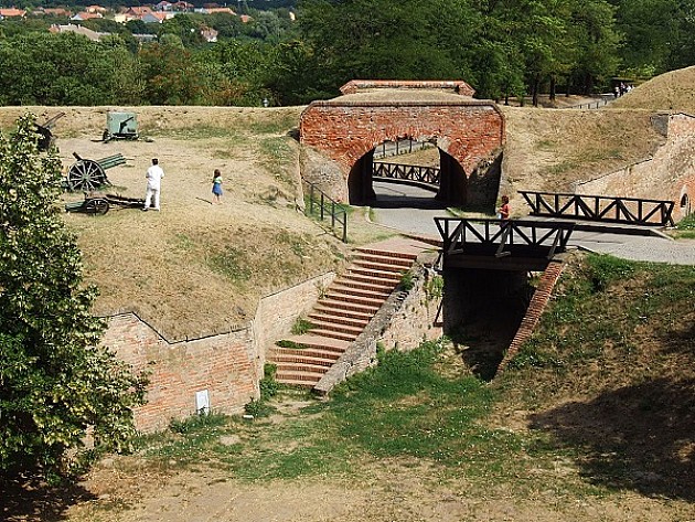 Turistički obilazak Tvrđave, Podgrađa i tunela