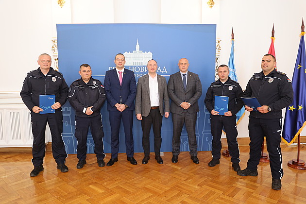 Nagrađeni novosadski policajci zaslužni za razotkrivanje krađa na pruzi Beograd-Novi Sad