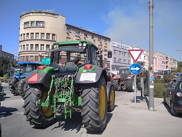 I danas blokade traktorima u Novom Sadu