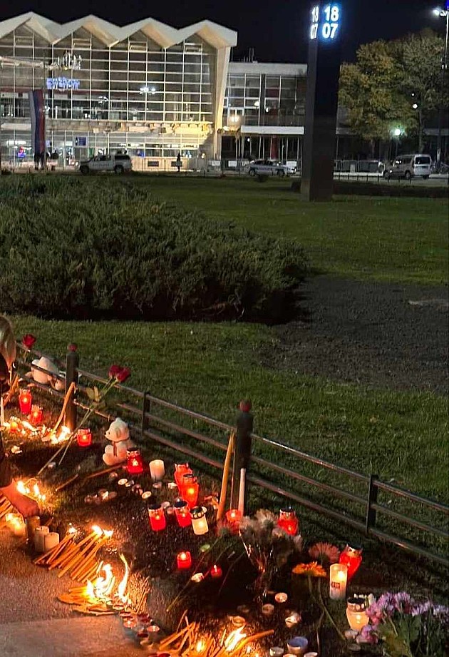 Građani odali počast stradalima kod Železničke stanice, stanje troje povređenih i dalje teško