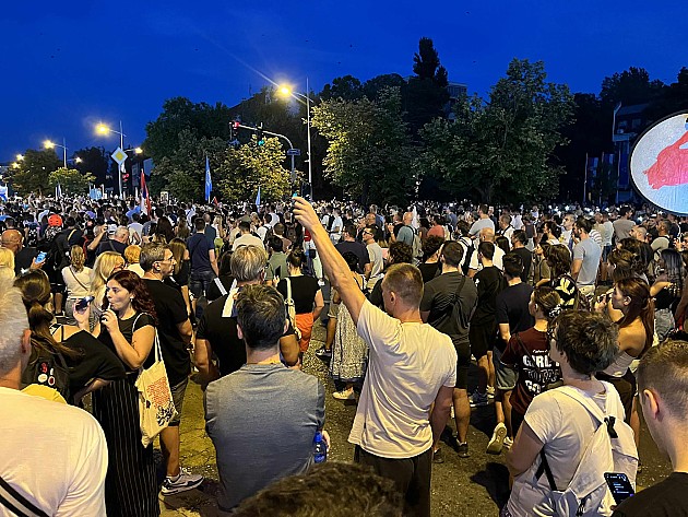 Protest podrške Dijani Hrki i večeras u Novom Sadu, deo građana ide u Beograd