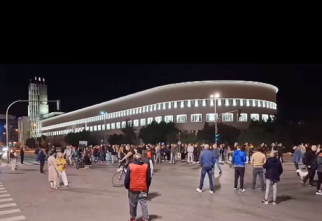 Novosađani protestovali u znaki podrške Dijani Hrki koja je juče počela da štrajkuje glađu