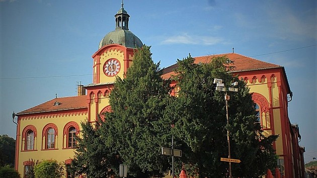 Na đake Karlovačke gimnazije koji protestuju bačeno više petardi