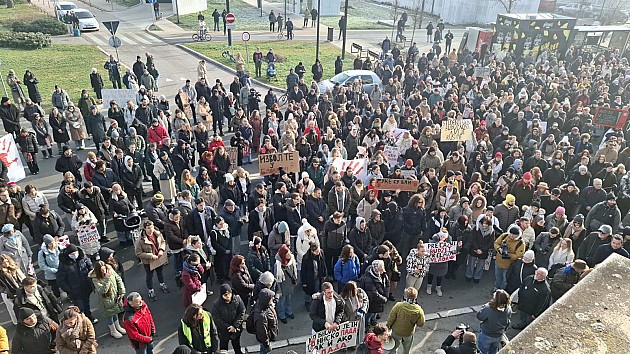 Studenti "smenili" gradonačelnika i predsednicu skupštine, "položili" policijsku zakletvu