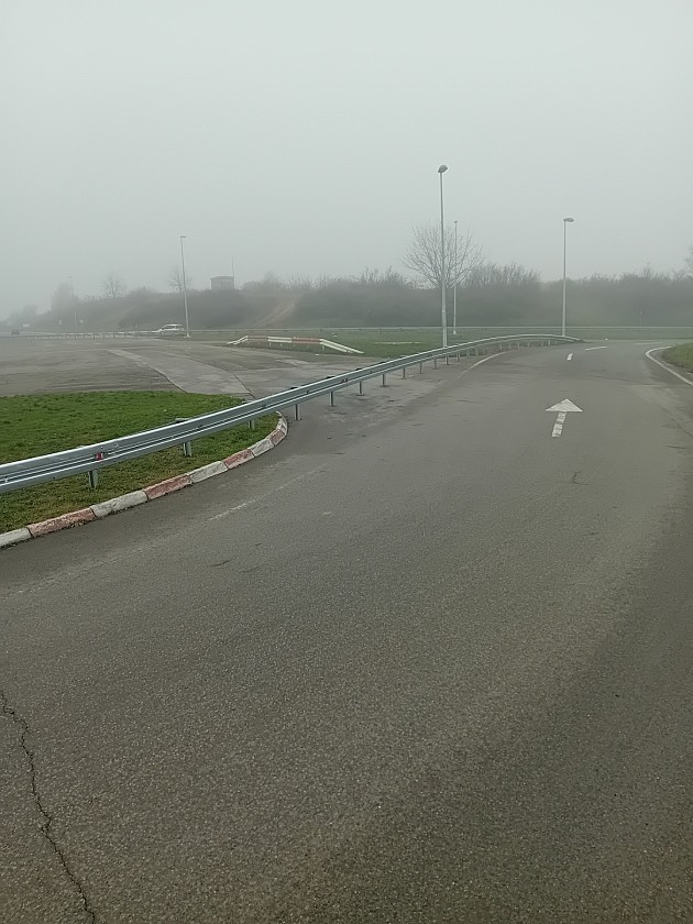 Postavljena ograda na delu Mišeluka gde su se održavale trke