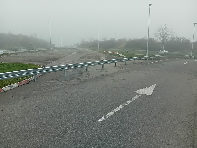 Postavljena ograda na delu Mišeluka gde su se održavale trke